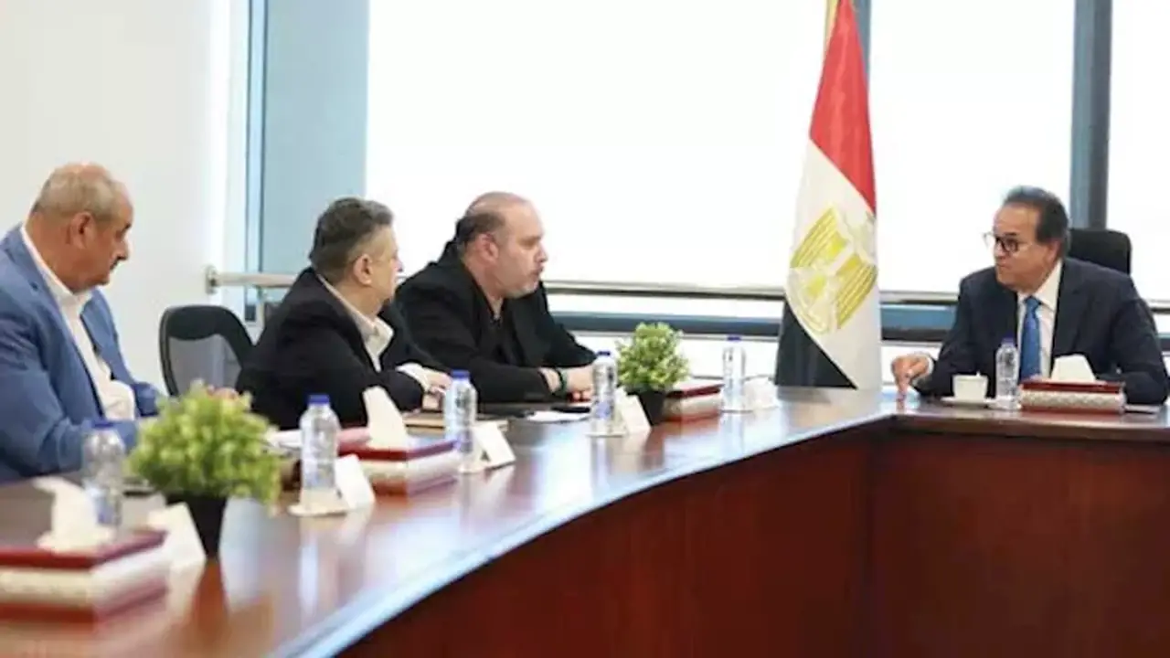 اجتماع وزير الصحة لبحث تنفيذ مدينتين طبيتين بالعاصمة الجديدة والعلمين