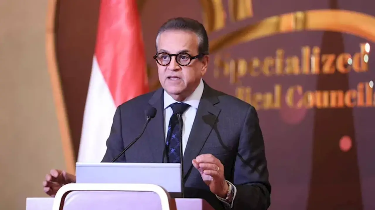 وزير الصحة يراجع مؤشرات الأداء ويؤكد على أهمية الانضباط في المنشآت الصحية
