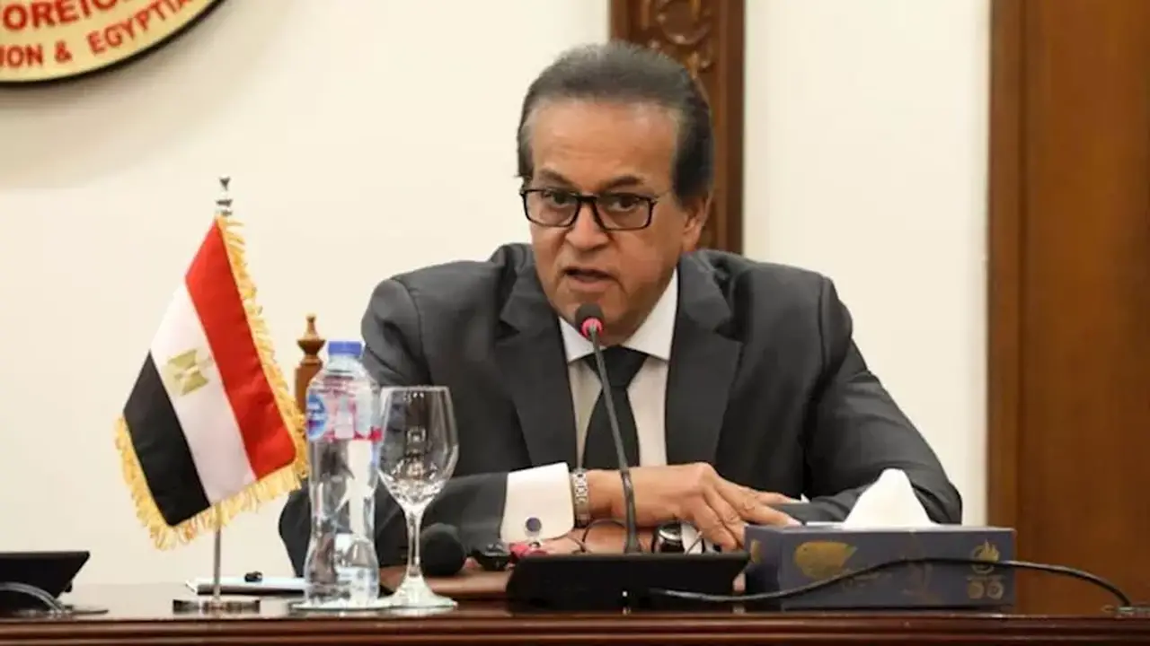 وزير الصحة يعلن عن تحسينات في أجور الفرق الطبية