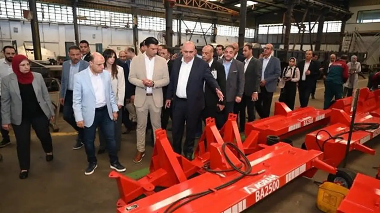 وزير الصناعة ومحافظ الغربية يتفقدان مصانع متخصصة في الغزل والنسيج والملابس الجاهزة