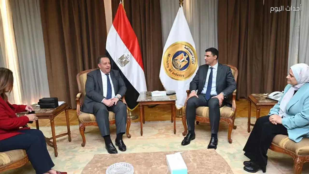 وزير الصناعة ونقيب المهندسين يتباحثان سبل التعاون لتوطين الصناعة وتدريب الكوادر الهندسية