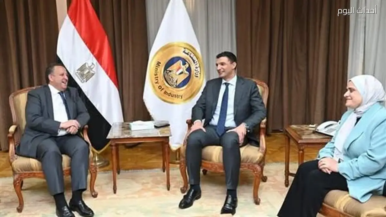 وزير الصناعة يناقش تعزيز الاستفادة من الخبرات الهندسية المصرية