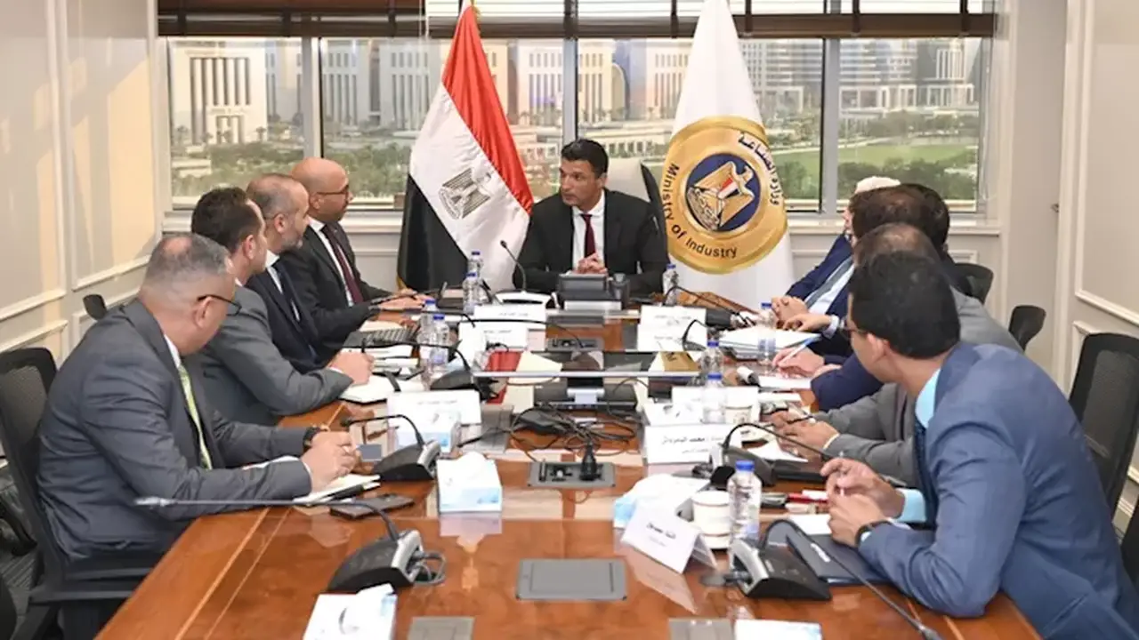 وزير الصناعة يناقش مع ABB مصر تعزيز التصنيع المحلي ودعم التحول الصناعي المستدام