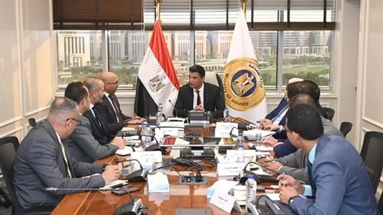 وزير الصناعة يبحث مع رئيس شركة ABB مصر استراتيجيات التوسع في السوق المحلي