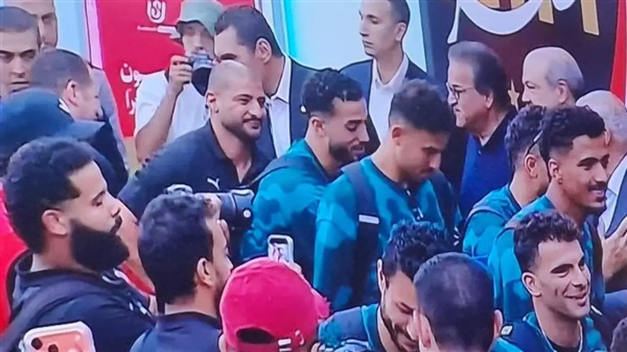 استقبال رسمي مميز للفراعنة بمطار العلمين بقيادة وزير الطيران ورئيس المصرية للمطارات
