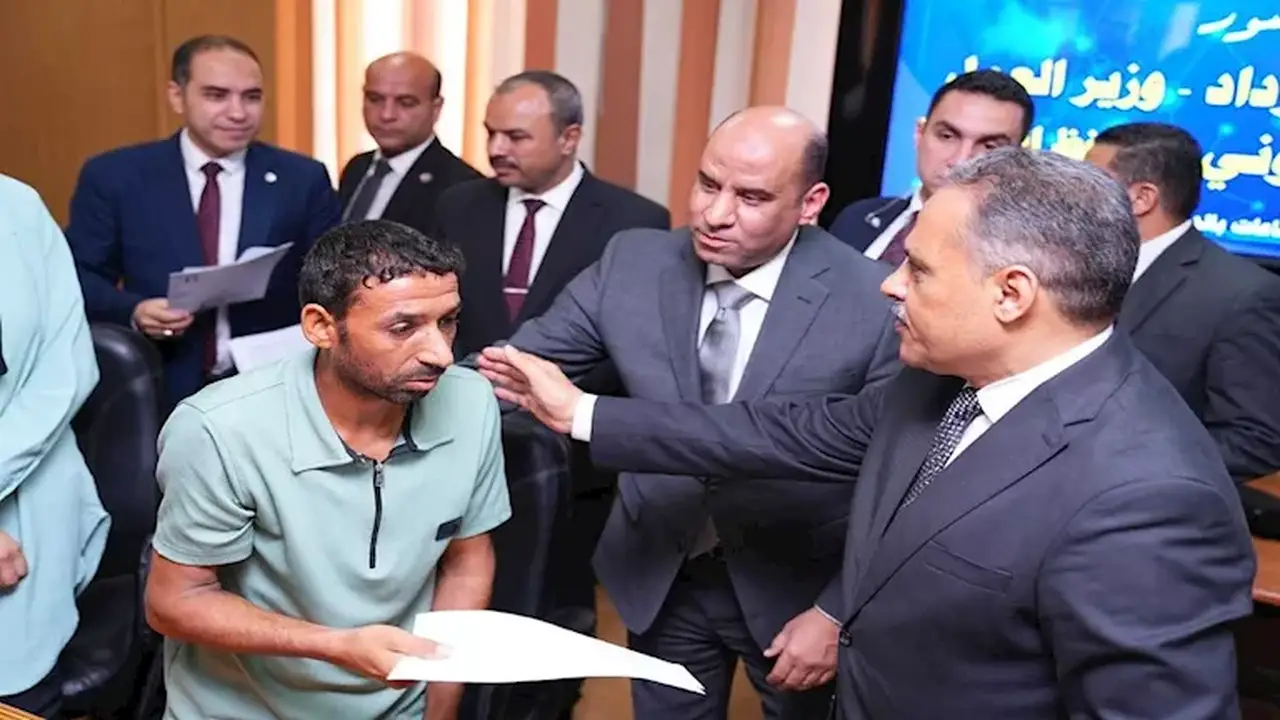 وزير العمل يسلم عقود عمل لذوي الهمم ويوقع بروتوكول تعاون مع جامعة الزقازيق