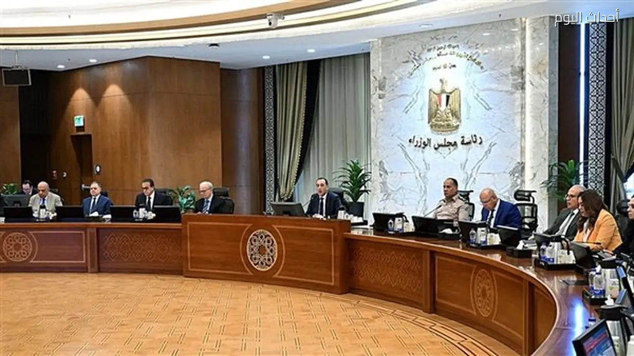 وزير الكهرباء: تحويل أكثر من 1.1 مليون عداد كودي إلى عدادات قانونية