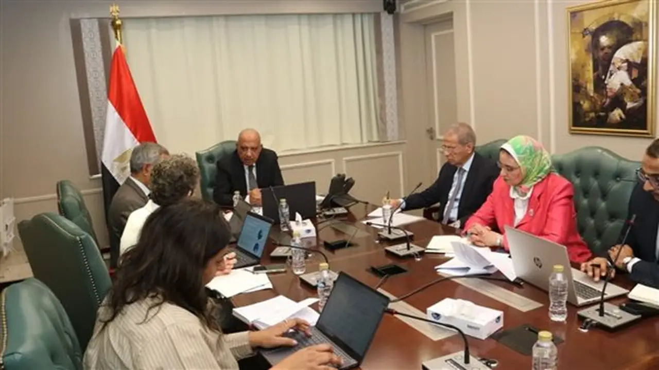وزير الكهرباء يناقش مع وفد البنك الدولي سبل دعم وتعزيز التعاون في مجالات الاستدامة المالية والتشغيل الاقتصادي