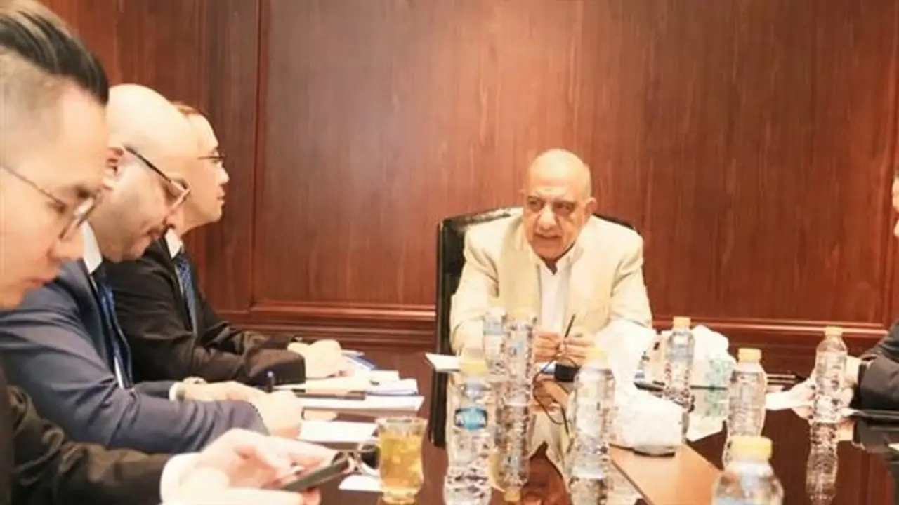 وزير الكهرباء يلتقي وفدًا صينيًا لبحث تحديث الشبكة ودمج الطاقات المتجددة