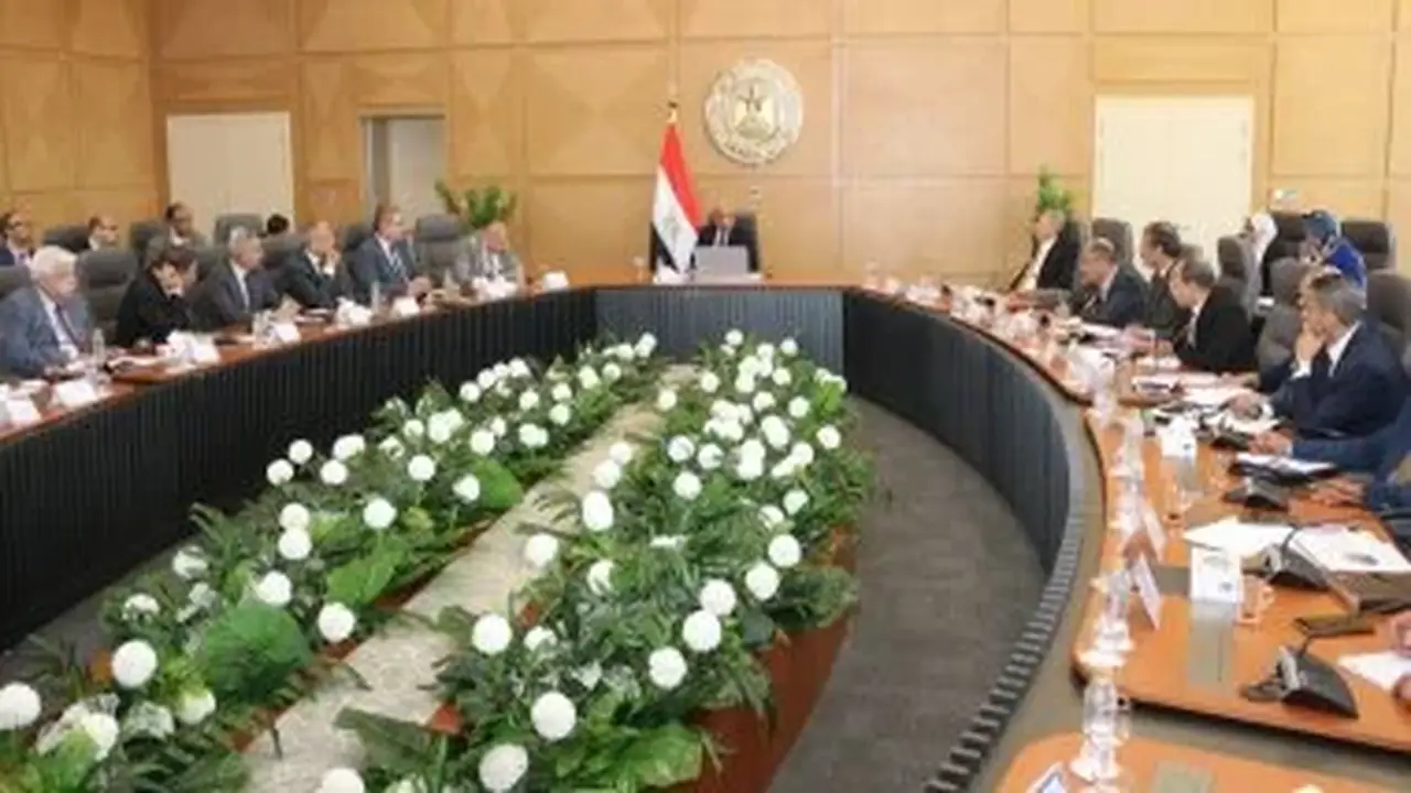 وزير الكهرباء يناقش خطة رفع كفاءة استخدام الطاقة الكهربائية