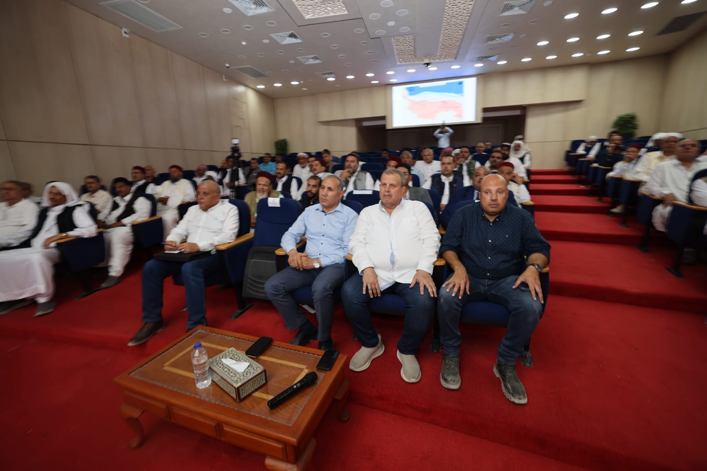 وزير النقل ومحافظ مطروح يلتقيان مشايخ قبائل مطروح