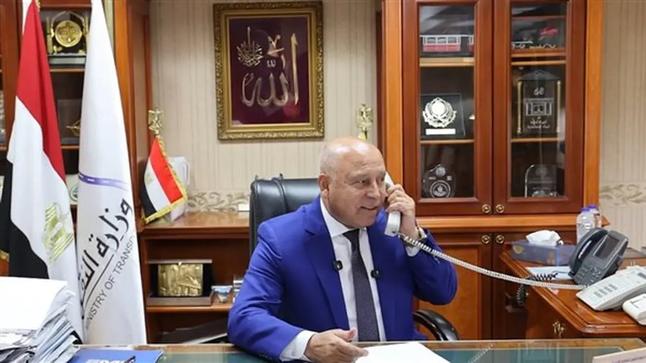 وزير النقل يكرم سيدة تصدت لرشق قطار بالحجارة في أسوان الأسبوع المقبل