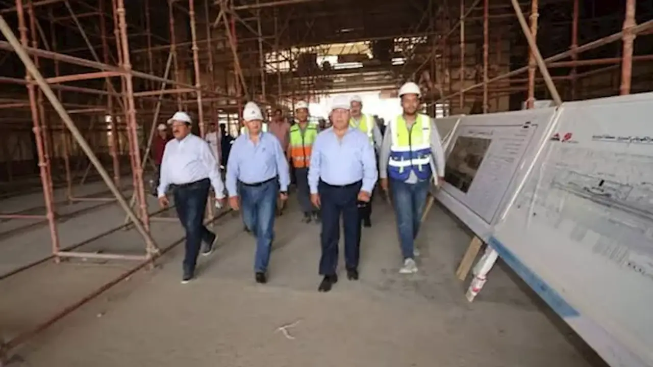 تفقد وزير النقل لأعمال الخط الأول من القطار الكهربائي السريع بين مطروح والنوبارية (صور)