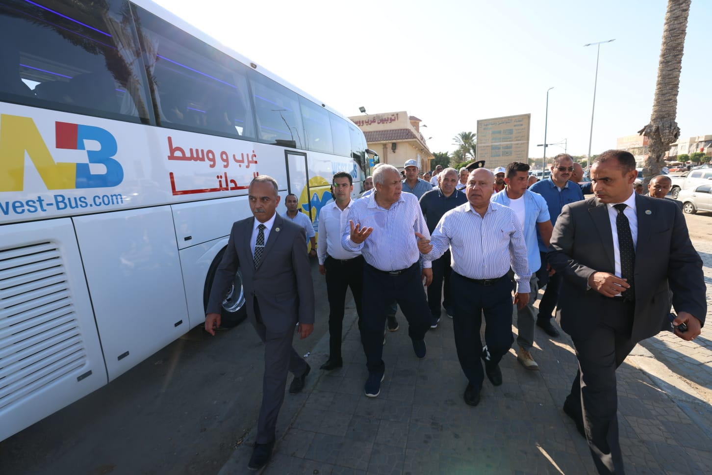 وزير النقل يتفقد محطة أتوبيسات غرب ووسط الدلتا بمطروح (2)