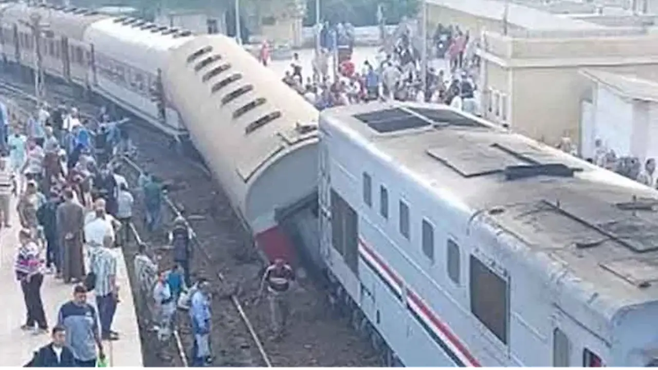 وزير النقل يزور موقع حادث خروج عربة قطار عن القضبان في الغربية