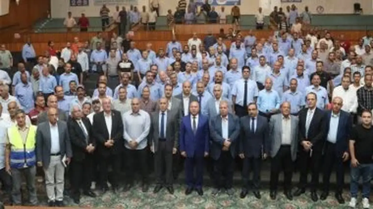 وزير النقل يعقد اجتماعًا مع قائدي القطارات وفنيي الصيانة في معهد وردان