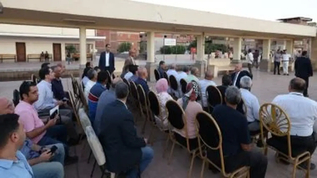 اجتماع وزير النقل مع قيادات السكة الحديد بمحطة محلة روح بعد الحادث