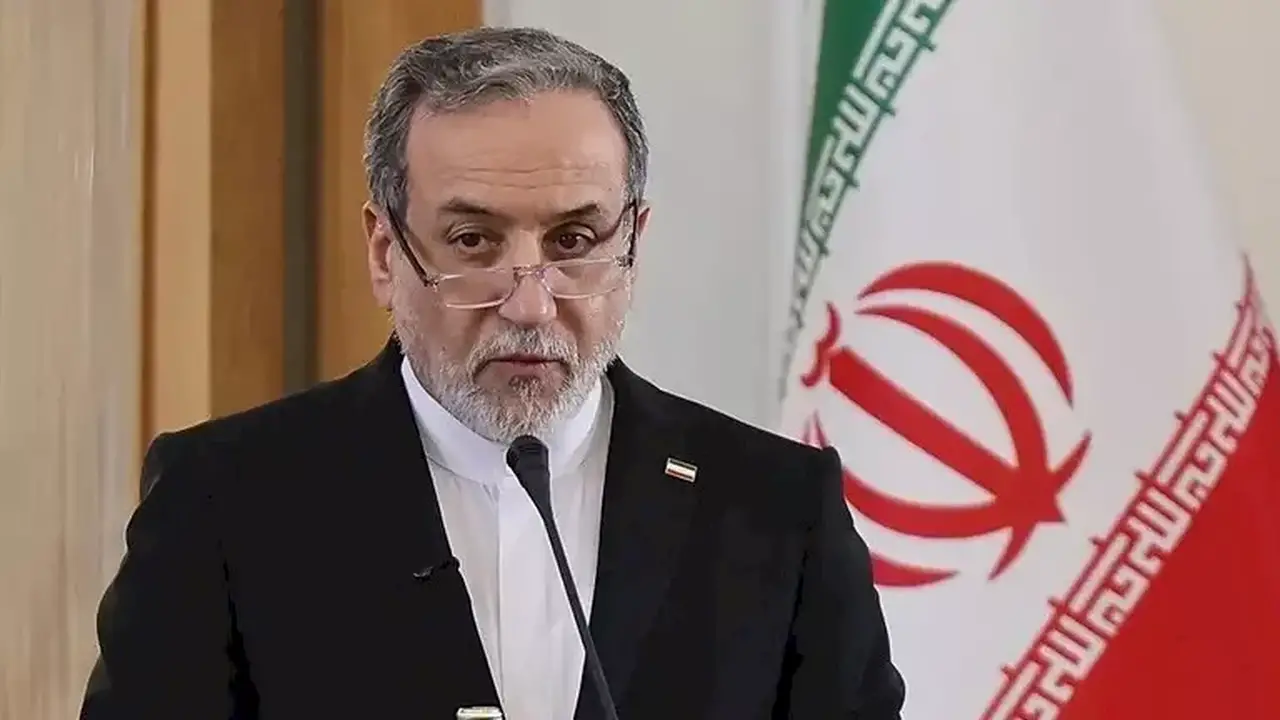 عباس عراقجي: من يؤمن مضيق هرمز يستحق المقابل