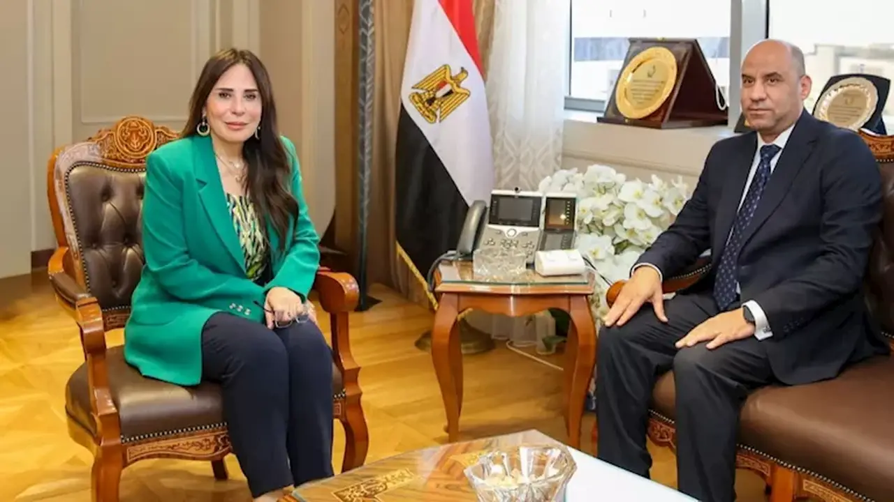 وزيرا الإسكان والعمل يبحثان تعزيز تأهيل العمالة الفنية لدعم مشروعات الدولة