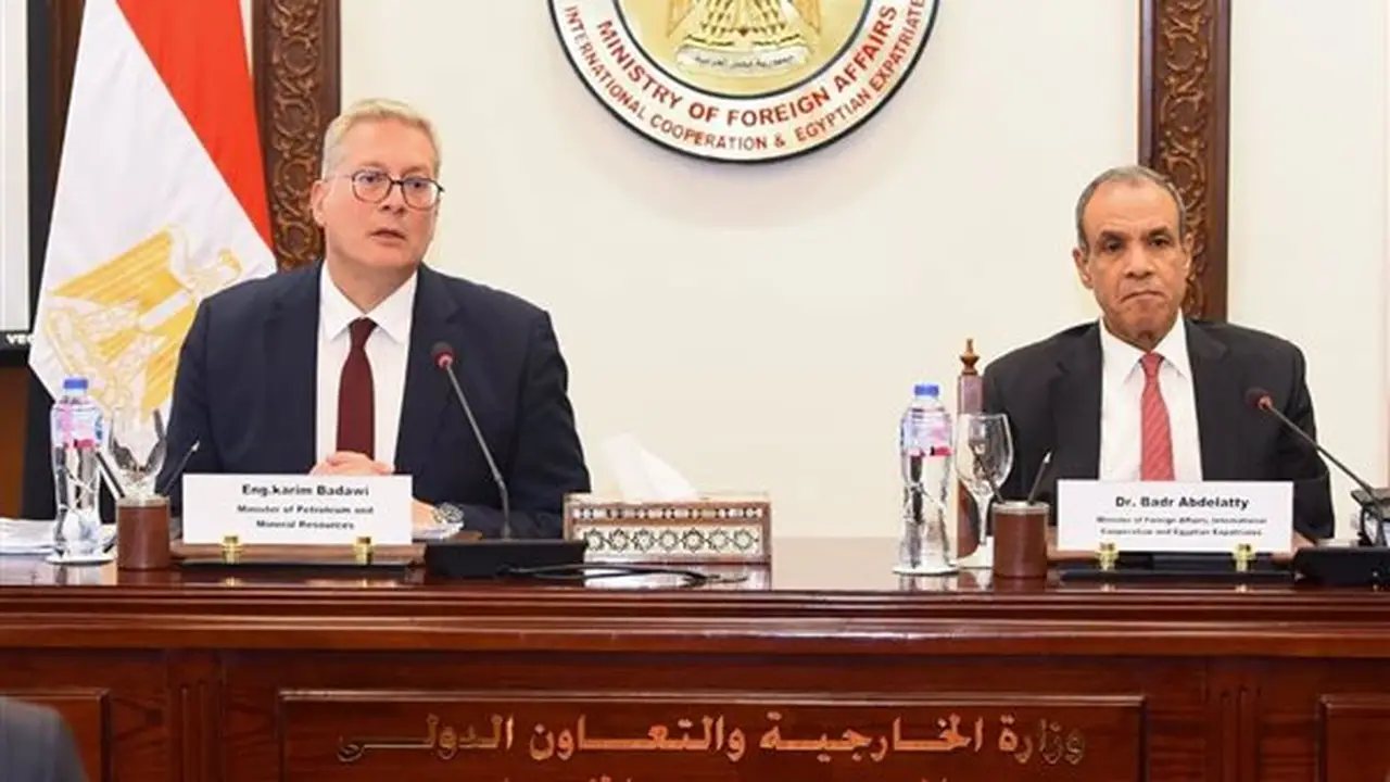 وزيرا الخارجية والبترول يناقشان مع ممثلي السفارات الأجنبية سبل تعزيز قطاع الطاقة في مصر (صور)