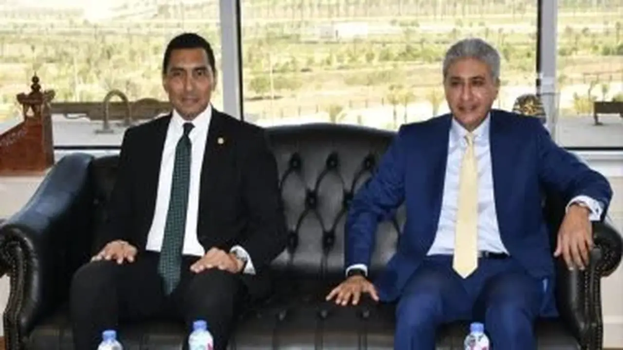 وزيرا السياحة والرياضة يبحثان سبل تعزيز التعاون والاستفادة من المنشآت الرياضية والشبابية