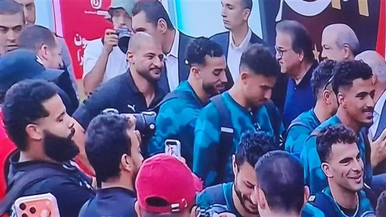 وزيرا الطيران والصحة يستقبلان منتخب مصر بمطار العلمين ويهنئانهم بتوجيهات من القيادة والحكومة