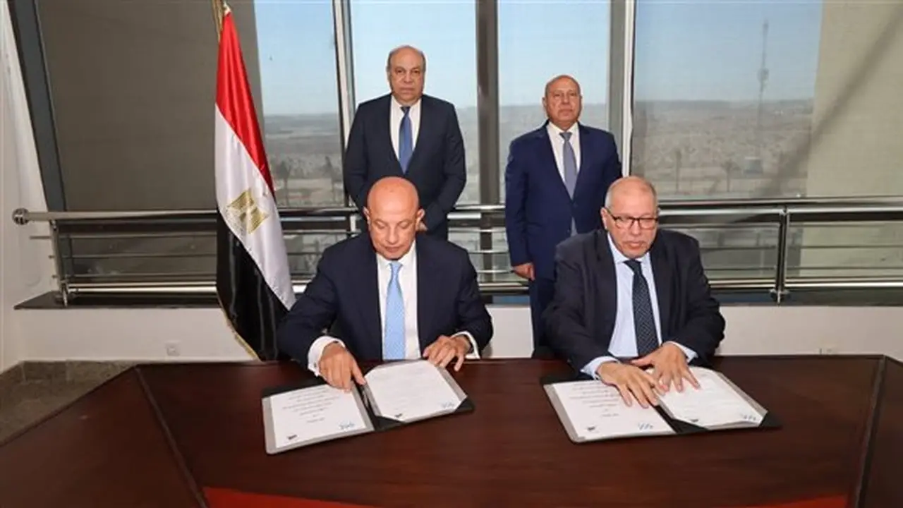 توقيع بروتوكول تعاون بين وزيري النقل والطيران لتطوير المطارات المصرية