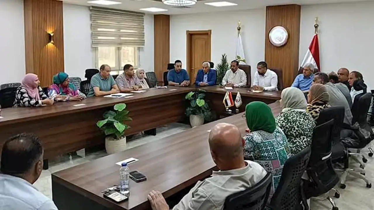 وزيرة الإسكان تتابع مشروعات التطوير في مدينة العبور الجديدة