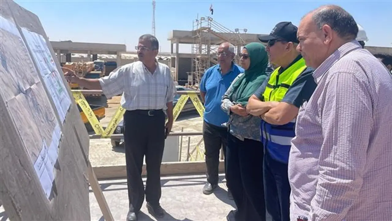 وزيرة الإسكان تستعرض مشروعات الطرق والمياه والاتصالات في 7 مدن جديدة