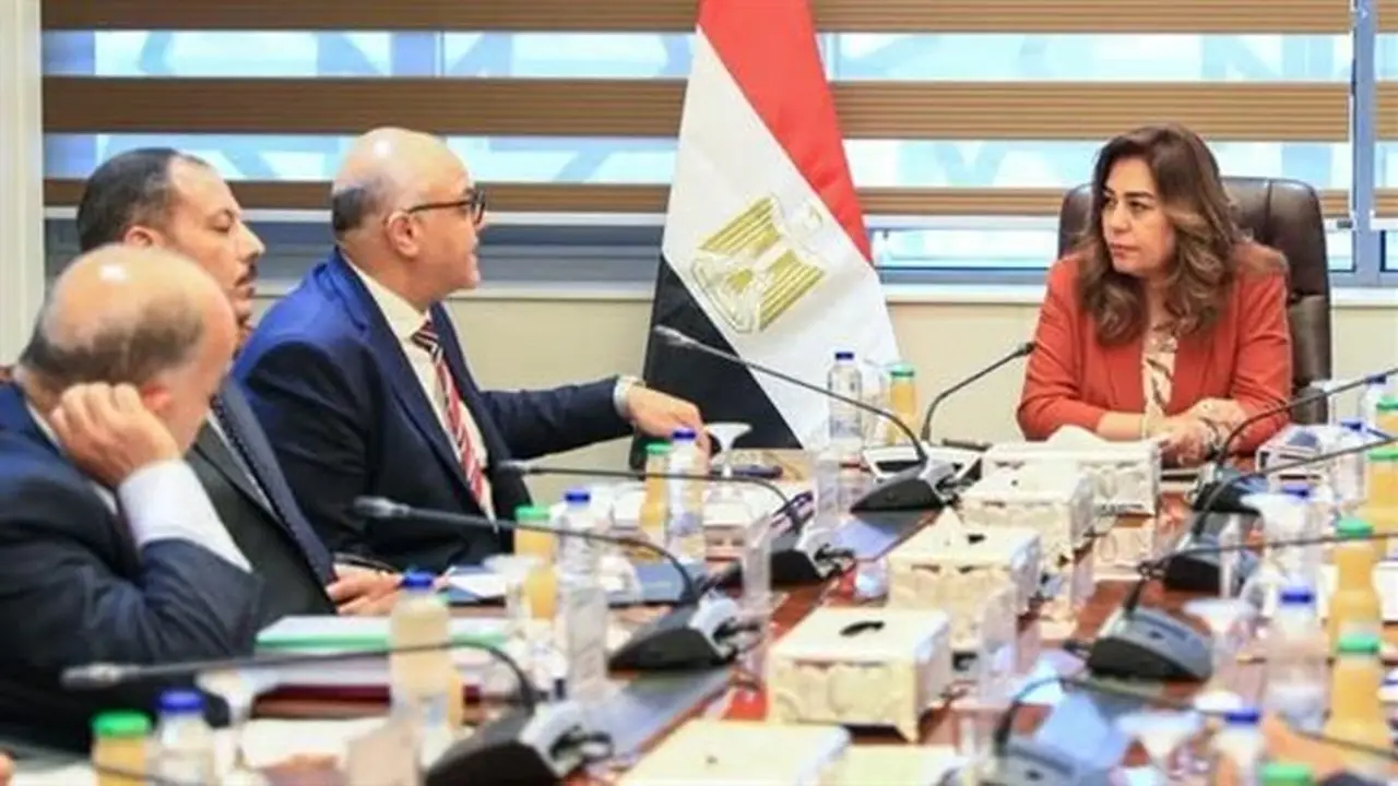 وزيرة التنمية المحلية تتابع جهود تحسين النظافة في الإسكندرية مع اقتراب موسم الصيف