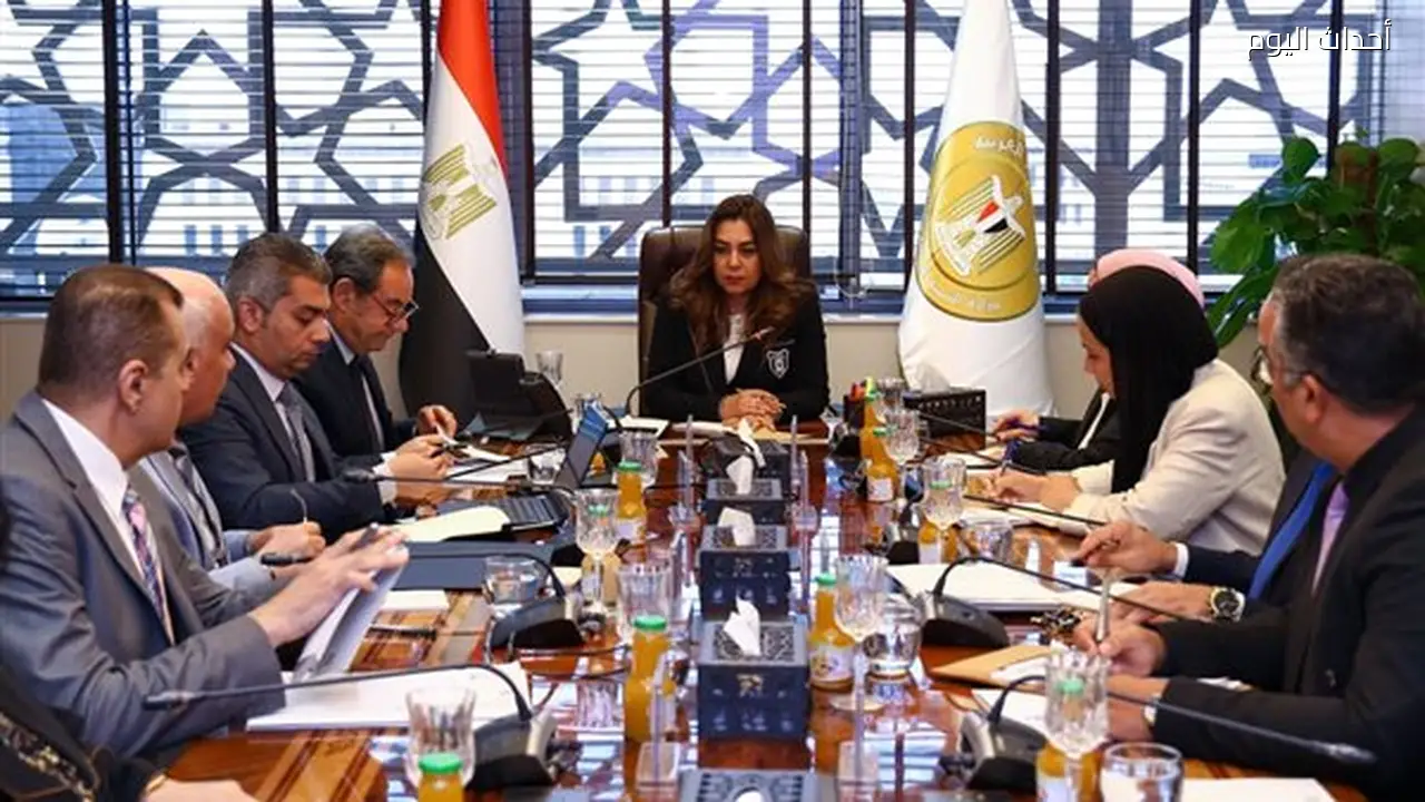 وزيرة التنمية المحلية والبيئة تناقش فرص الاستثمار في المحميات الطبيعية