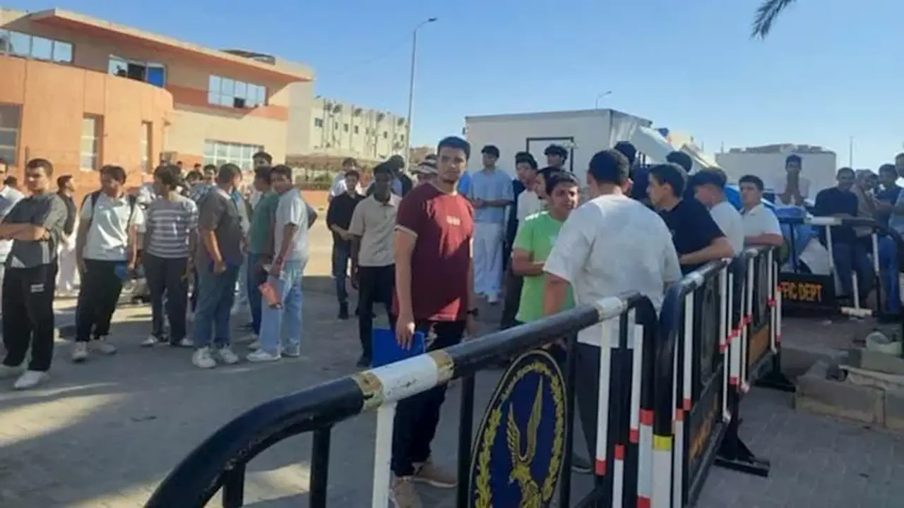 لجان الثانوية العامة بجنوب سيناء تستقبل الطلاب بالعصا الإلكترونية وسط أجواء من الترقب – صور