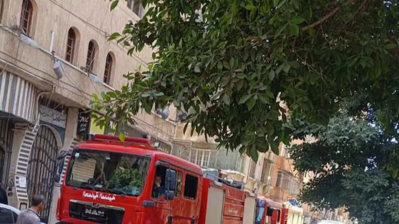 وفاة مصاب إثر انهيار عقار قديم في بحري بالإسكندرية – صور