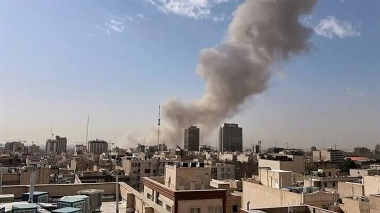 انهيار برج المراقبة البحرية في ميناء تشابهار إثر هجوم أمريكي متجدد