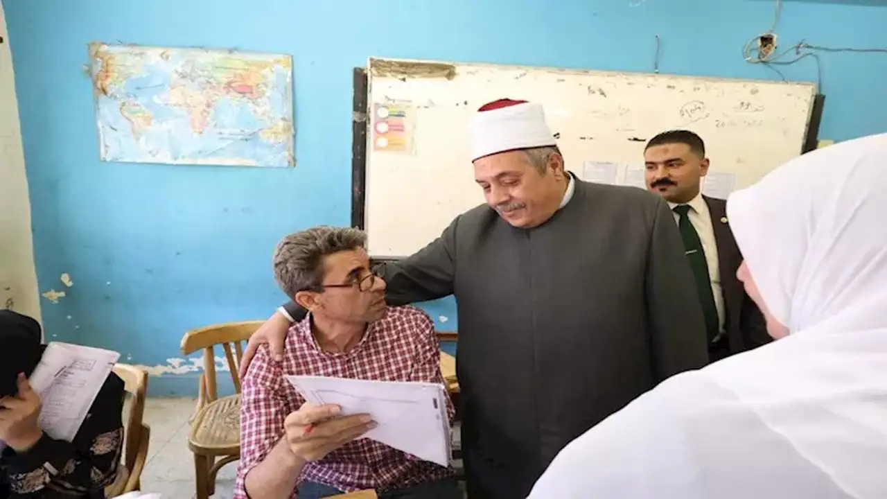 وكيل الأزهر يتفقد أعمال تصحيح امتحانات الشهادة الثانوية ويؤكد على الدقة والموضوعية