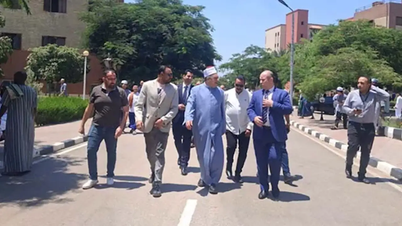 وكيل الأزهر يتفقد مدينة البعوث الإسلامية ويثني على الخدمات المقدمة للطلاب الوافدين
