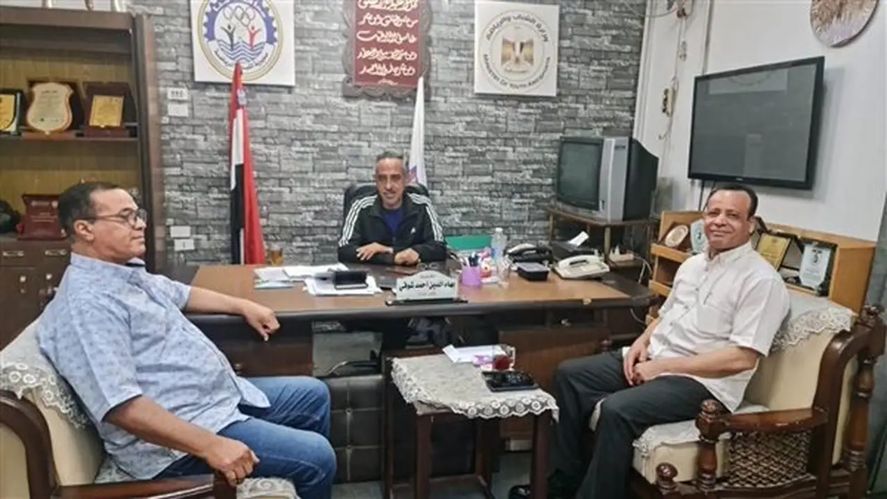 وكيل وزارة الشباب والرياضة بقنا يناقش دعم أعضاء المهن الرياضية