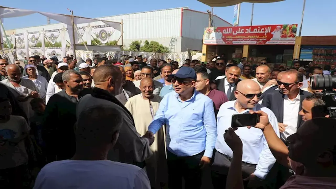 محافظ المنيا يفتتح السوق الحضاري الجديد ببني مزار بمساحة 12 ألف متر مربع