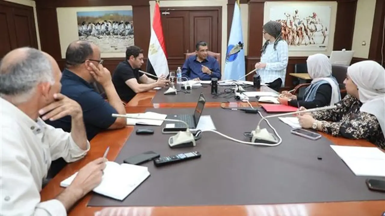 تحديد مواقع وأنشطة عربات الطعام بالغردقة لتعزيز فرص العمل وتحقيق عائد اقتصادي