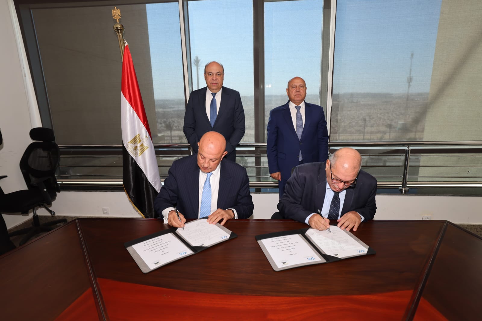 وزيرا «النقل» و«الطيران المدني» يشهدان توقيع بروتوكول