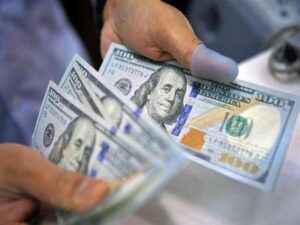 كم سعر 100 دولار في السوق السوداء اليوم؟