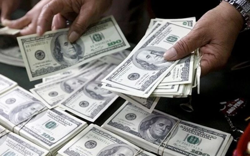 كم سعر 100 دولار في السوق السوداء اليوم؟ الجمعة 8 اغسطس 2025 وفق اخر تحديث