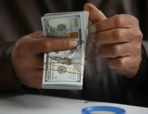 سعر الدولار في السوق السوداء اليوم