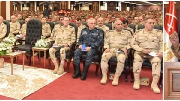 وزير الدفاع يؤكد على أهمية التطور المعرفي خلال لقائه دارسي الأكاديمية العسكرية