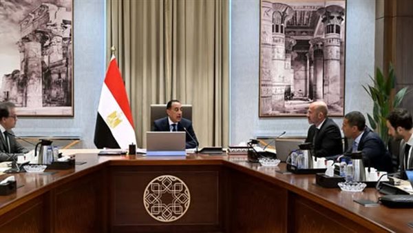 رئيس الوزراء يقدم مقترح مشروع مدينة المستشفيات والمعاهد الطبية