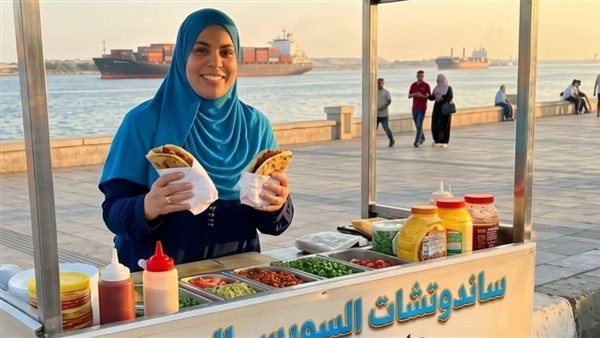 أم تكافح لإعالة 5 أبناء ببيع السندوتشات في كورنيش السويس