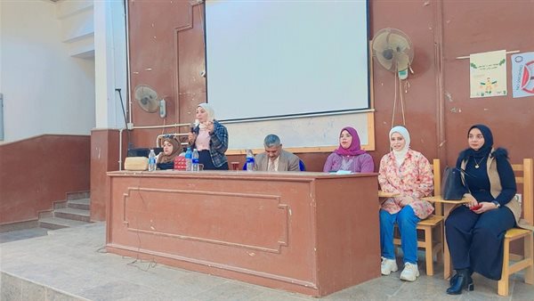 ندوة لطلاب الخدمة الاجتماعية ببني سويف حول فرص العمل بعد التخرج