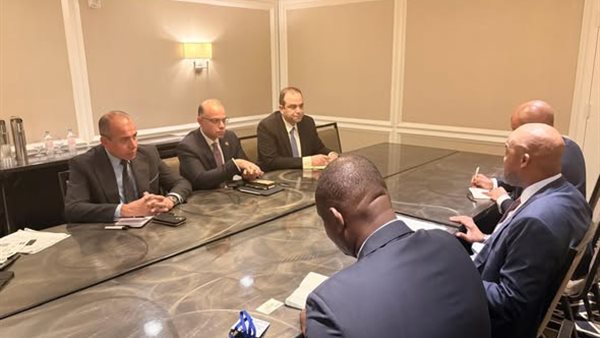 وزير الاستثمار يناقش تعزيز التكامل مع أمانة التجارة الأفريقية