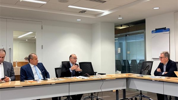 وزير الاستثمار يناقش تعزيز التكنولوجيا المالية مع أكسيون وكونا كابيتال