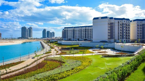 وزيرة الإسكان تتابع مشروعات مدينة العلمين الجديدة ومارينا